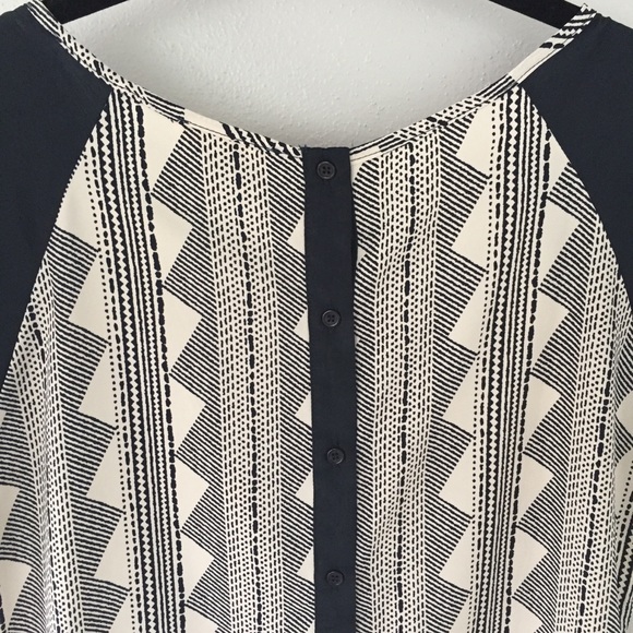 Button-Back Patterned Top - Picture 5 of 7